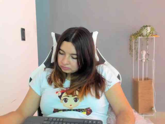 LaraCat1