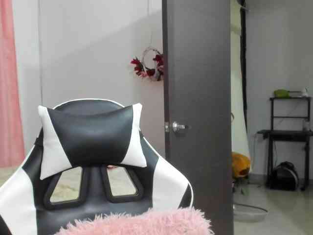 LaraCat1 webcam