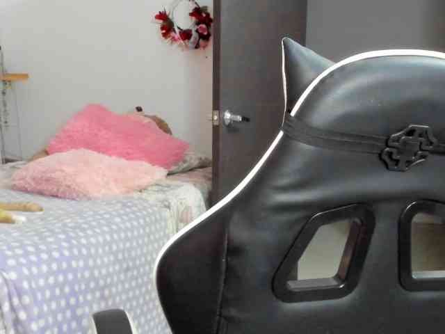 LaraCat1