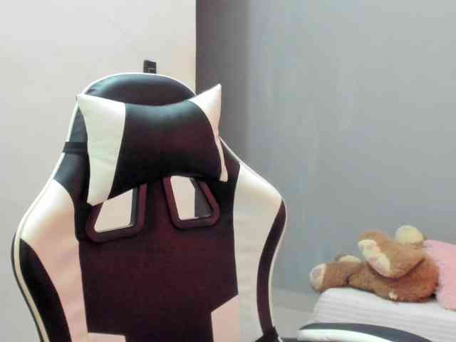 LaraCat1 webcam