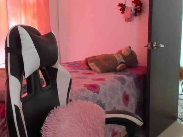 LaraCat1 webcam
