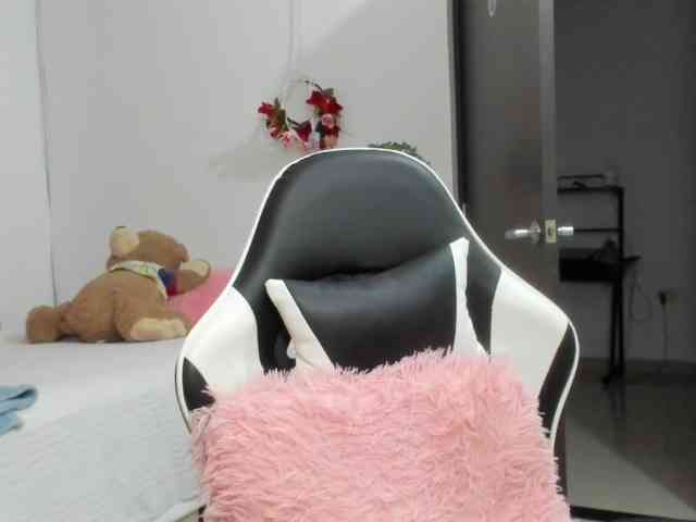 LaraCat1