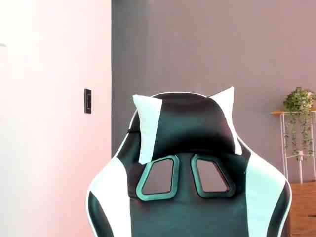LaraCat1