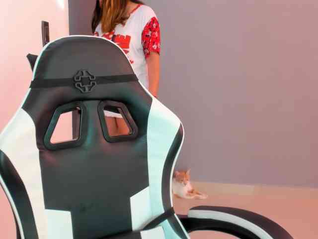LaraCat1