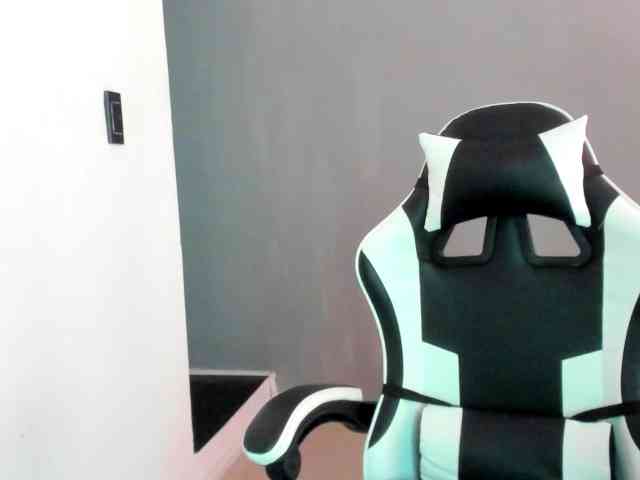 LaraCat1