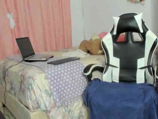 LaraCat1 webcam