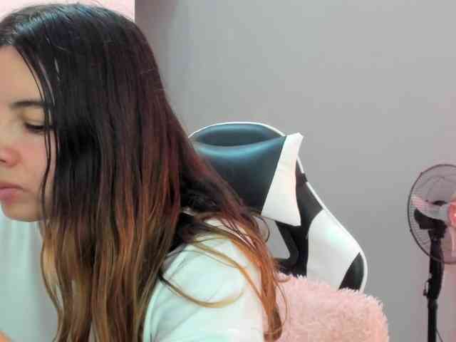 LaraCat1 webcam
