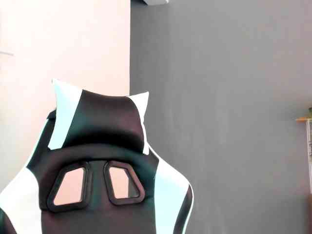 LaraCat1