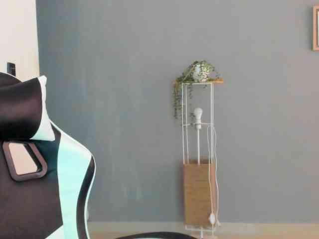 LaraCat1