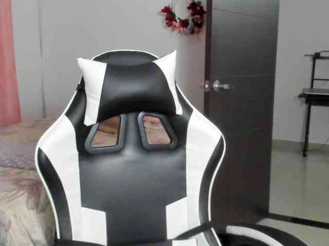LaraCat1 webcam