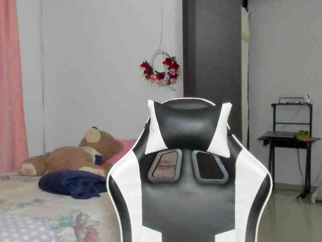 LaraCat1 webcam