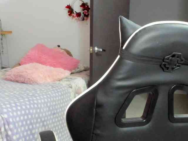 LaraCat1