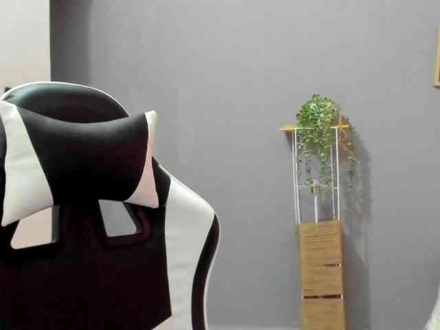 LaraCat1