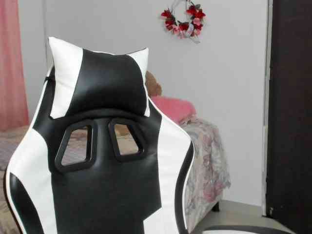 LaraCat1