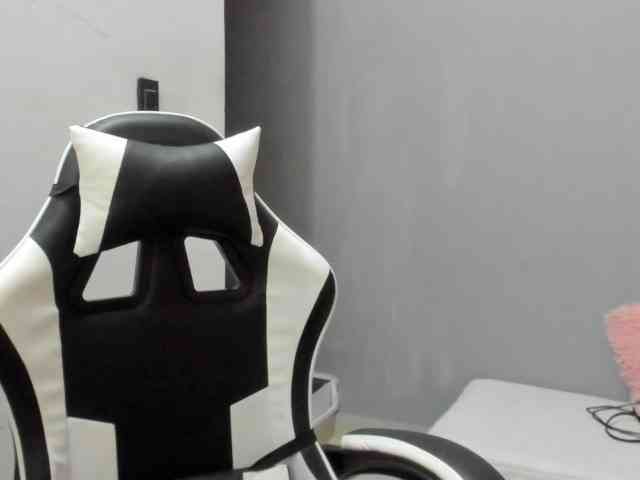 LaraCat1 webcam