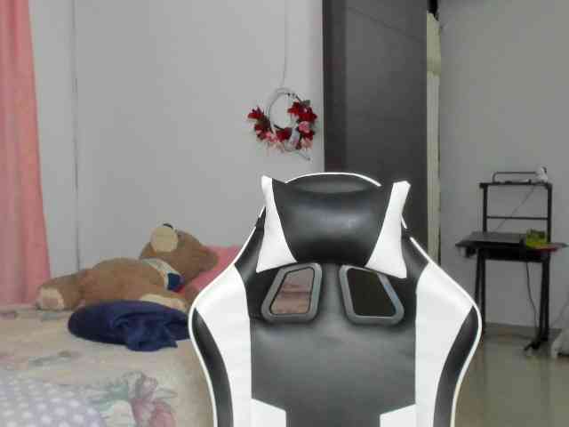 LaraCat1 webcam