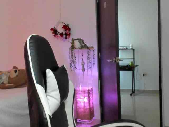 LaraCat1