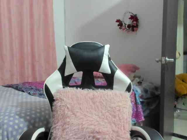 LaraCat1 webcam