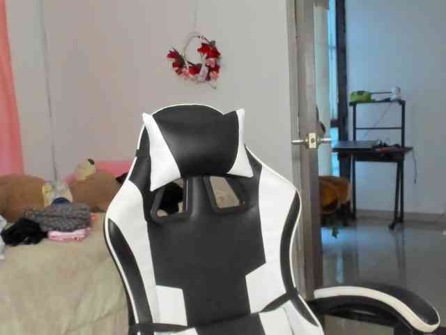 LaraCat1 webcam