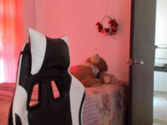 LaraCat1