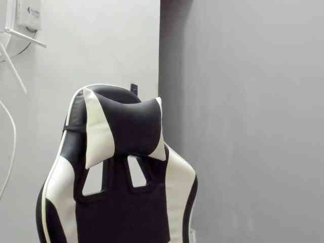 LaraCat1