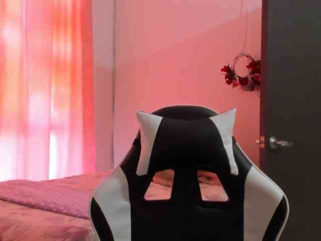 LaraCat1