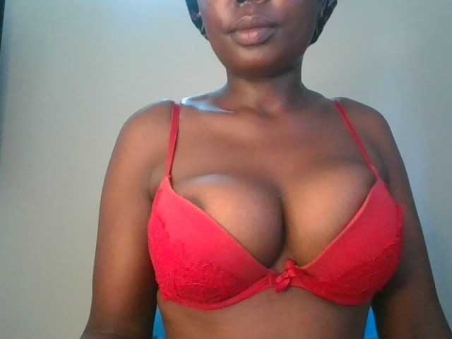 VarlKay webcam bongacams model stream image