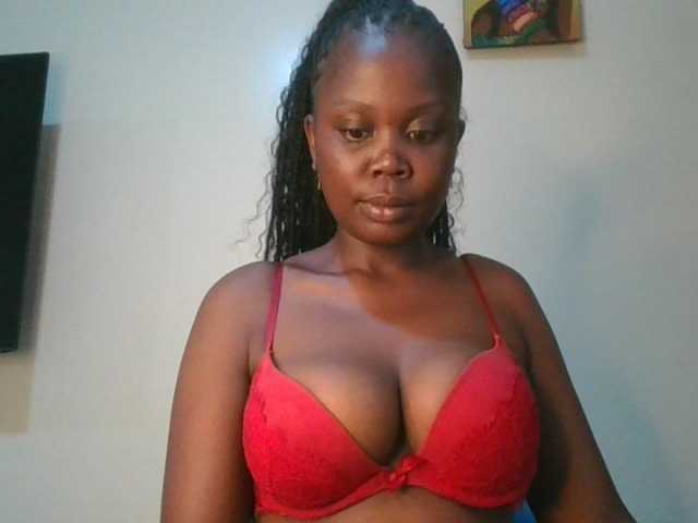 VarlKay webcam bongacams model stream image