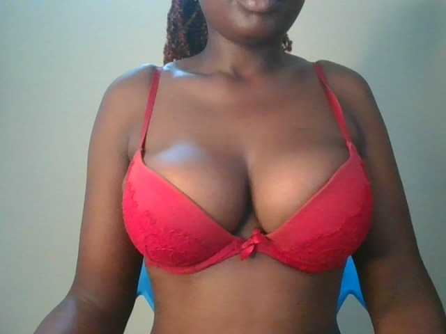 VarlKay webcam bongacams model stream image