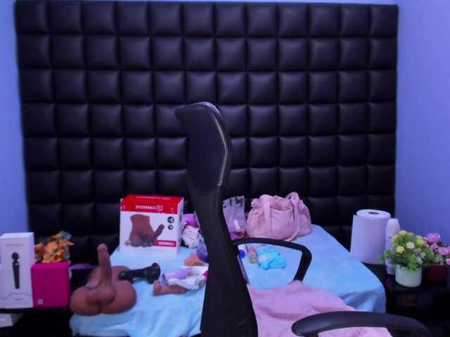 tinylove's BongaCams show and profile