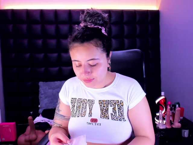 tinylove live cam on BongaCams