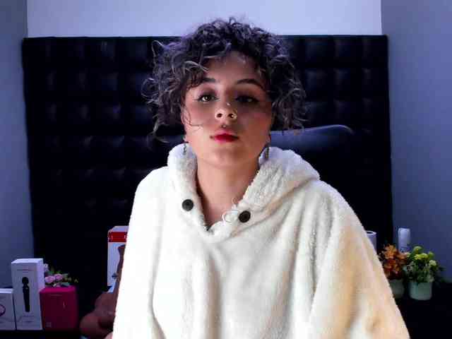 tinylove Live Webcam on BongaCams