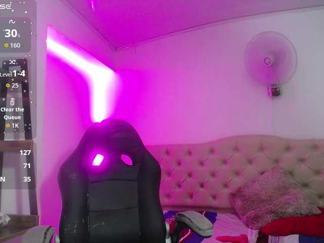 nicol-ross19 live cam on BongaCams