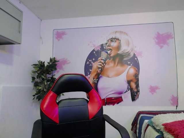 nicol-ross19 live cam on BongaCams