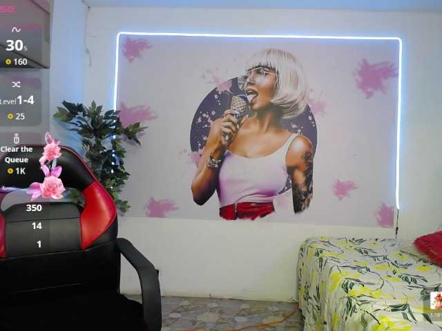 le modèle nicol-ross19 est en webcam porno dans un show sur le site bongacams, il possède les tags suivants: Latino/Hispanic,Brunette,Shaved