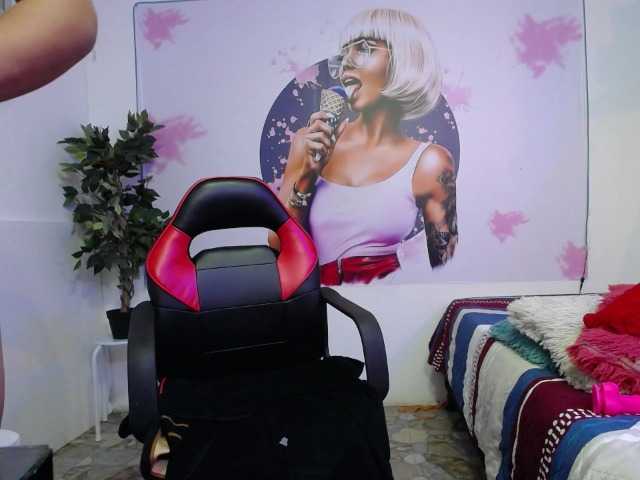nicol-ross19 live cam on BongaCams