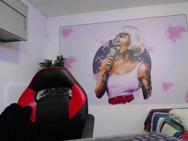 nicol-ross19 live cam on BongaCams