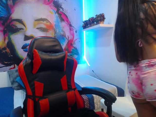 nicol-ross19 live cam on BongaCams