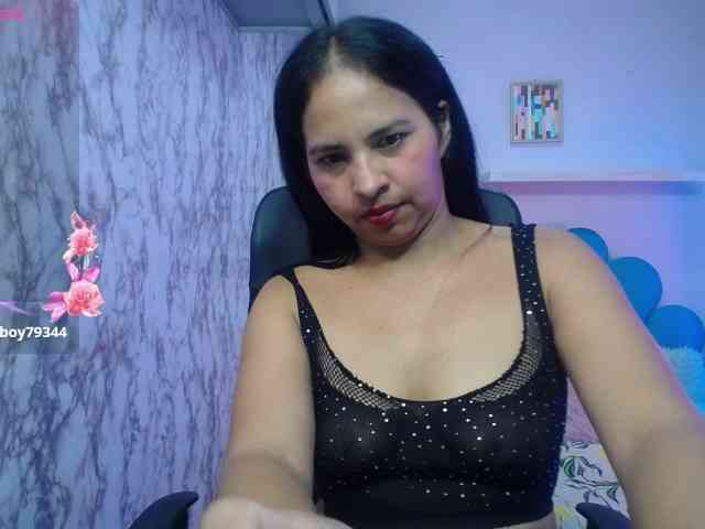 nicol-ross19 Live Webcam on BongaCams