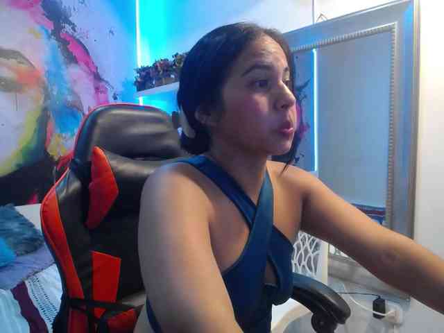 nicol-ross19 Live Webcam on BongaCams