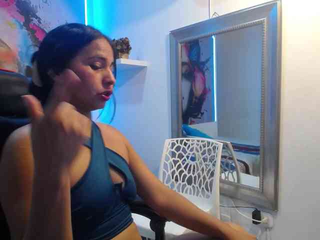 nicol-ross19 Live Webcam on BongaCams