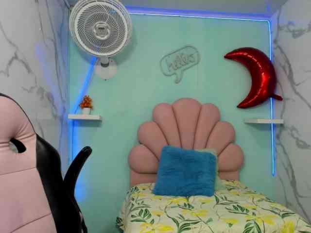 nicol-ross19 webcam
