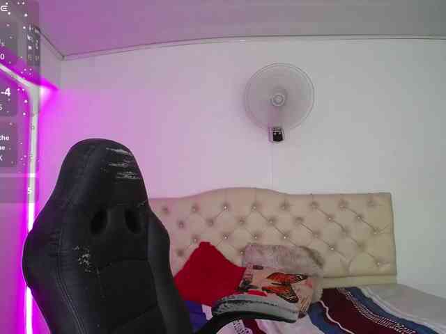 nicol-ross19 webcam