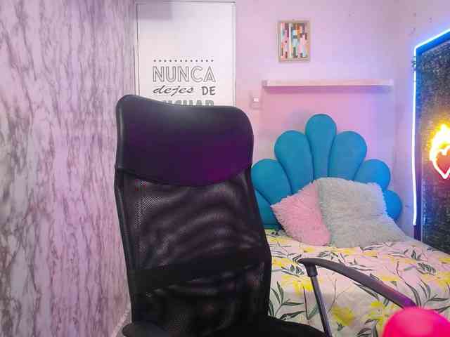 nicol-ross19 webcam
