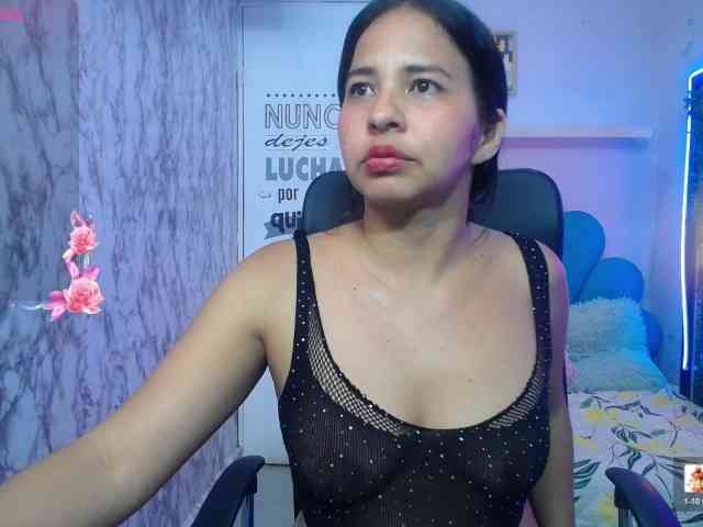 nicol-ross19 Live Webcam on BongaCams