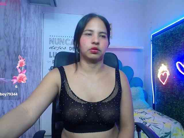 nicol-ross19 Live Webcam on BongaCams