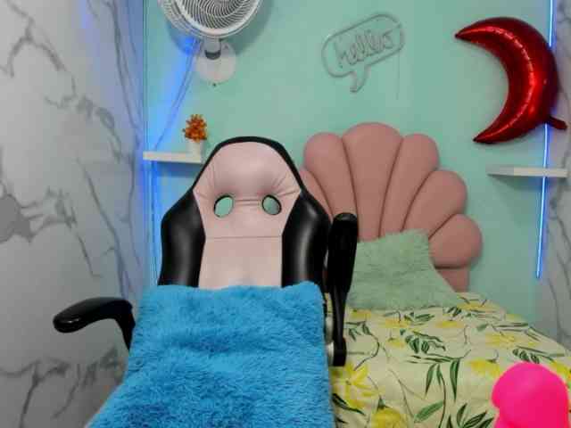 nicol-ross19 webcam