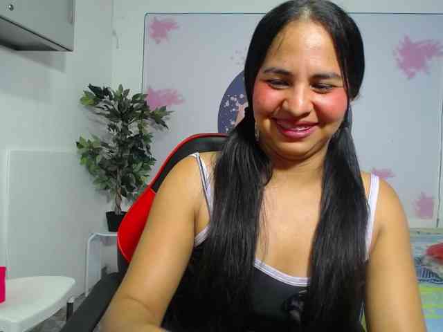 nicol-ross19 Live Webcam on BongaCams