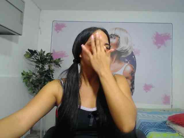 nicol-ross19 Live Webcam on BongaCams