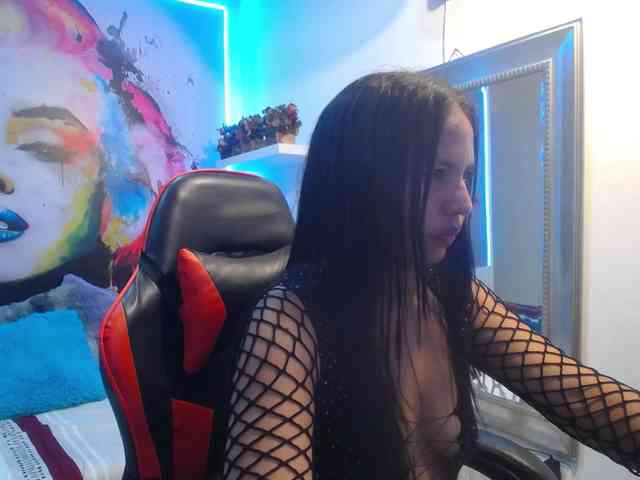 nicol-ross19 Live Webcam on BongaCams